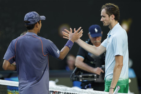 Australian Open — 2025: Новак Джокович и Даниил Медведев в первых кругах имели проблемы с молодыми соперниками, их время проходит