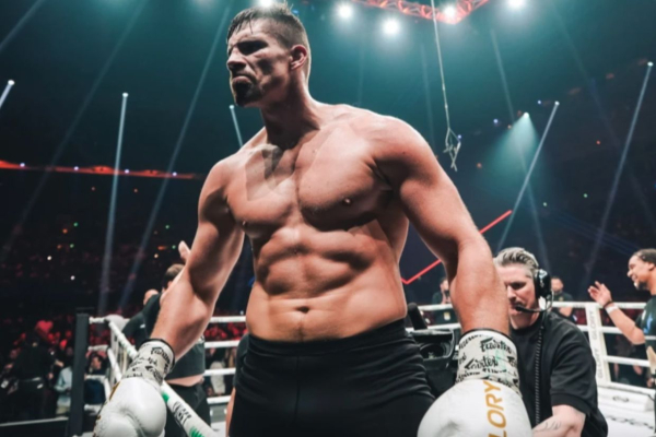 Артём Вахитов – Рико Верхувен, бой 14 июня 2025 года, контракт с UFC, карьера в кикбоксинге