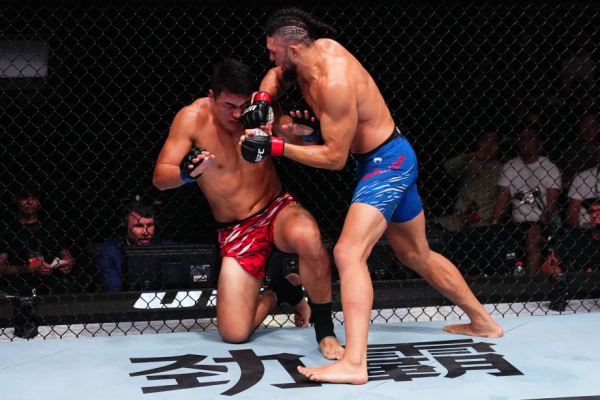 Джонни Уокер — Миньян Чжан, обзор боя, кто победил, нокаут, UFC Шанхай, 23 августа 2025, Магомед Анкалаев, полутяжёлый вес UFC
