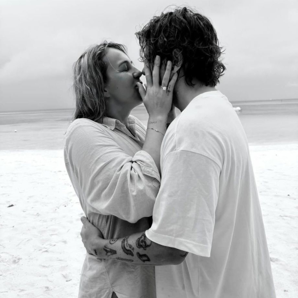 Анастасия Павлюченкова объявила о помолвке со своим загадочным парнем Матиасом из Дании