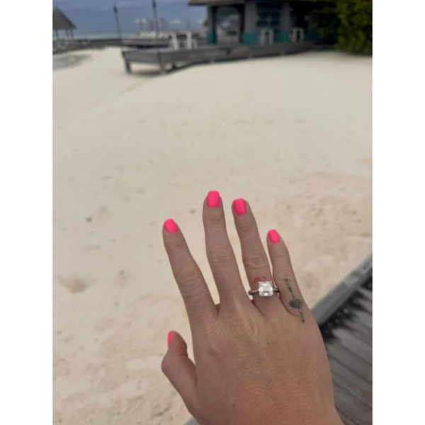 Анастасия Павлюченкова объявила о помолвке со своим загадочным парнем Матиасом из Дании